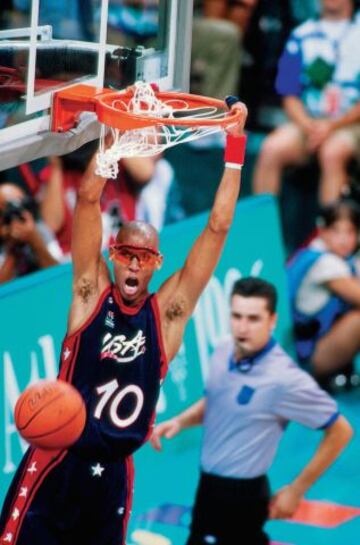 Culminando un contraataque en la final de los Juegos de Atlanta (1996). Estados Unidos se impuso 95-69 a la Yugoslavia de Bodiroga, Djordjevic, Divac, Tomasevic, Danilovic...