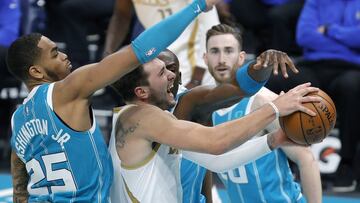 Exhibición total de Luka Doncic (34+13+9+4) en la casa de Jordan