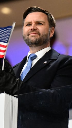 JD Vance y Usha Vance ven la ceremonia de inauguración de los Juegos Olímpicos en Milán-Cortina 2026.