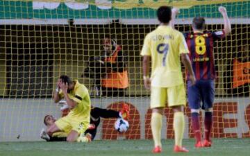 El defensa argentino del Villarreal Musacchio tras marcarse en propia meta el segundo gol ante el FC Barcelona.