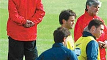 <B>DURO PAPEL</B>. Manzano tiene una difícil papeleta ante sí.