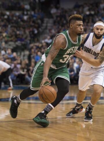 Marcus Smart y Deron Williams.