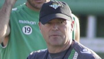 Pepe Mel en un entrenamiento bético.