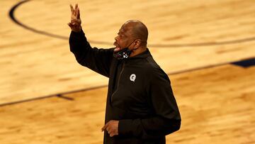 El legendario basquetbolista, Patrick Ewing, explot&oacute; ante los medios despu&eacute;s de que la seguridad del Madison Square Garden lo detuviera en su regreso.