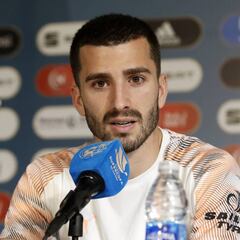 Gayá: "Que no estén Benzema y Bale nos puede beneficiar"