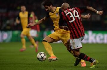 Raúl García con el balón.