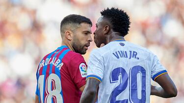 El  lateral catalán es otro de los jugadores que más odios ha levantado en el seno de la afición blanca. Unas declaraciones suyas en 2018, tras una crisis de resultados del conjunto blanco que le hicieron caer hasta tener una distancia de 18 puntos con respecto a los azulgrana, echaron más sal a la herida: “Aquí (en Barcelona) nos matarían si estuviésemos a 19 puntos, y nosotros mismos también. Son muchos puntos, pero la gente de allí... Bueno, tienen esa virtud de taparlo más allí (en Madrid). La gente de Barcelona es mucho más crítica y a los jugadores nos ayuda mucho…”. 