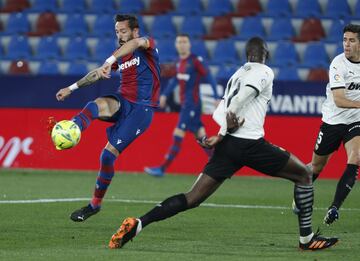 Jos¨¦ Luis Morales y Mouctar Diakhaby.