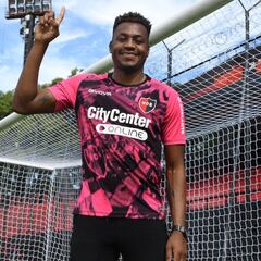 Arboleda vuelve de Europa sin debutar para jugar en Newell's