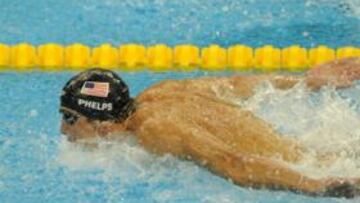 Phelps gana en los 100 mariposa su tercer oro