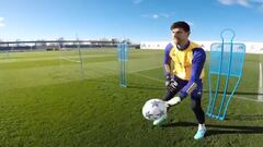 El portero belga del Real Madrid ha compartido este vídeo en sus redes sociales en el que muestra que trabaja a un alto nivel tras su grave lesión.