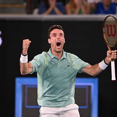 Bautista bate a Murray para mantener a flote a la Armada