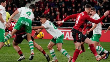 Mario García, del Racing, en Anduva.