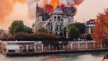 Una de las noticias más importantes de este año 2019 se produciría en abril, concretamente el día 15. Era lunes, ya comenzaba a caerse la tarde, y muchos franceses se recogían a sus domicilios cuando recibían la noticia de que la Catedral de Notre Dame, patrimonio histórico de la humanidad, estaba envuelta en llamas. El origen del fuego se produjo en las obras de restauración que se estaban llevando a cabo. El fuego, no sería controlado hasta altas horas de la madrugada. Miles y miles de muestras de cariño se vieron en las redes sociales, donde incluso se llegó a promover un fondo destinado para su remodelación.