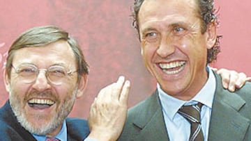 <b>EN TOLEDO</b>. Valdano coincidió con Jaime Lissavetzky en la toma de posesión de Javier Martín del Burgo.