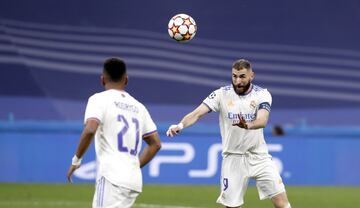 2-3. Karim Benzema marca el segundo gol en el minuto 6 de la prórroga.