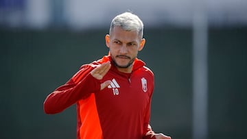 Stoichkov, en un entrenamiento con el Granada.