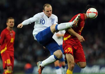 Durante la fase de clasificación para la Eurocopa de 2012, Inglaterra dio buenas sensaciones con cinco victorias y tres empates. En el último encuentro ante Montenegro, Rooney, acabó expulsado tras una dura entrada a Dzudovic. Este hecho le costaría dos partidos de sanción que cumpliría en los dos primeros partidos de la Eurocopa.