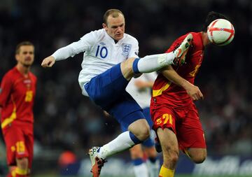 Durante la fase de clasificación para la Eurocopa de 2012, Inglaterra dio buenas sensaciones con cinco victorias y tres empates. En el último encuentro ante Montenegro, Rooney, acabó expulsado tras una dura entrada a Dzudovic. Este hecho le costaría dos partidos de sanción que cumpliría en los dos primeros partidos de la Eurocopa. 