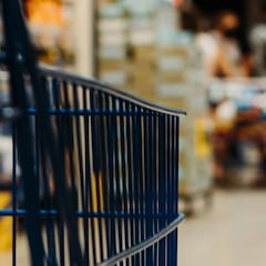 Adiós a la moneda del carrito en el supermercado: así es la tecnología para coger los carros de la compra