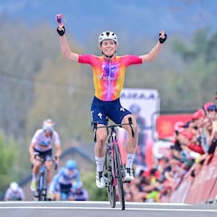 Mavi García roza el podio en Flecha Valona ante la intratable Vollering