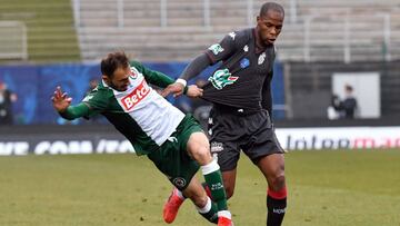 Sidibé, durante un partido con el Mónaco.