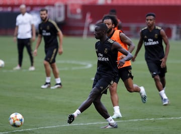 Gareth Bale, uno más en el entrenamiento del Madrid