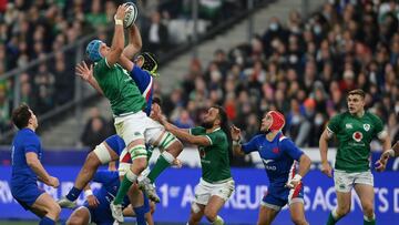 PARIS, FRANCE - FEBRUARY 12: Tadhg Beirne of Ireland and Gregory Alldritt of France reach for the ball during the Guinness Six Nations match between France and Ireland at Stade de France on February 12, 2022 in Paris, France. (Photo by Mike Hewitt/Getty I