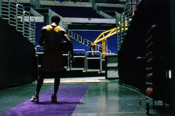 En 2001, posando en el Staples Center.