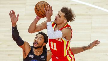 Atlanta (United States), 28/05/2021.- Atlanta Hawks guard Trae Young (R) in action against New York Knicks guard Derrick Rose (L) during the first half of game three of the NBA Eastern Conference first round round playoff series between the New York Knicks and the Atlanta Hawks at State Farm Arena in Atlanta, Georgia, USA, 28 May 2021. (Baloncesto, Baile de la Rosa, Estados Unidos, Nueva York) EFE/EPA/ERIK S. LESSER SHUTTERSTOCK OUT