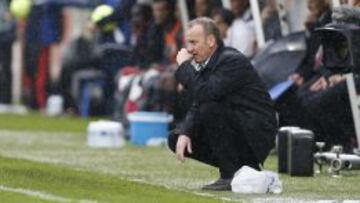 El t&eacute;cnico del Troyes, Jean-Marc Furlan, durante el partido de liga del pasado 28 de abril.