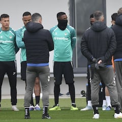 Bakambu está de vuelta