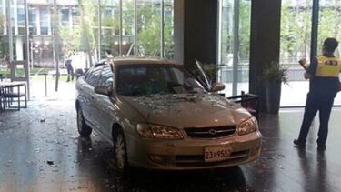 Se estrella contra compañía de juegos porque "arruinó" su vida