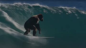 Gorila surfeando con inteligencia artificial