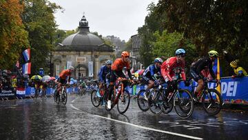 Imagen de la prueba masculina de fondo durante los Mundiales de Ciclismo en Ruta de Yorkshire 2019.