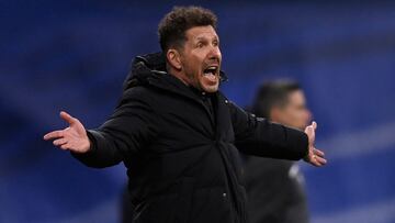 Atletico Madrid's Argentinian coach Diego Simeone shouts instructions to his players from the touchline during the Spanish League football match between Real Madrid CF and Club Atletico de Madrid at the Santiago Bernabeu stadium in Madrid, on February 25, 2023. (Photo by OSCAR DEL POZO / AFP)