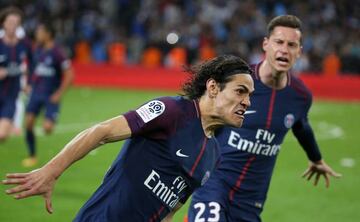 Edinson Cavani of PSG celebrates his goal with Julian Draxler tying the game at the last minute during the French Ligue 1
