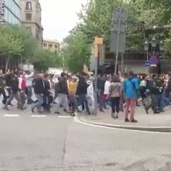 "¡Catalanes, hijos de p***!": los hinchas de la Juve en la previa