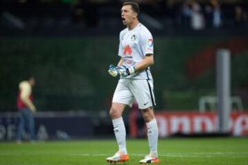 La nueva era en la portería del América lleva el nombre de Agustín Marchesín, quien llega procedente de Santos Laguna, donde conquistó la Liga MX. Aunque no inició con el pie derecho, la afición azulcrema tiene esperanzas en su arquero.