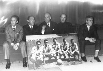 La mítica delantera del Athletic unos años después: De izquierda a derecha: Irindo, Venancio, Zarra, Panizo y Gaínza.  
