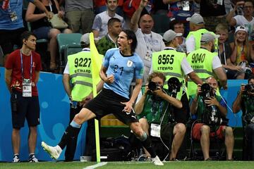 2-1. Cavani celebró el segundo gol.