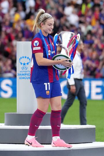 Alexia Putellas con la Champions. 