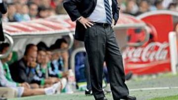 <b>TRABAJANDO. </b>Clemente se mueve con soltura en el terreno de juego y empieza a hacerlo en el despacho.