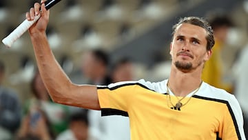 Alexander Zverev celebra su victoria contra Casper Ruud en Roland Garros.