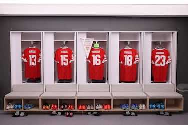 Vista general del vestuario visitante del Bernabéu, el cual la noche de ayer fue ocupado por el conjunto alemán, VfB Stuttgart, durante el partido de la primera jornada de la fase de la Liga de Campeones de la UEFA 2024/25.