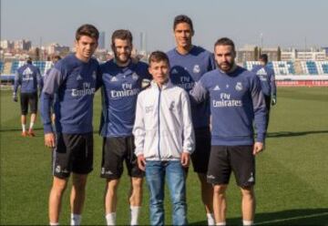 Johan Alexis Ramírez 'Ángel' de Chapecoense y los jugadores del Real Madrid.