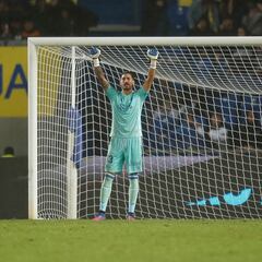 Las Palmas pinta de blanco sus porterías