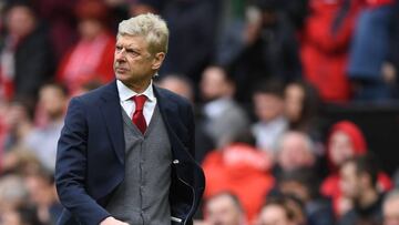 Wenger ante el Manchester United.