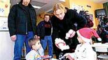 UNA FIESTA. Los más pequeños disfrutaron de lo lindo con sus ídolos.