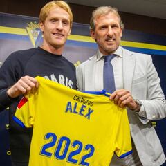 Álex, feliz por su renovación: "He encontrado mi sitio"